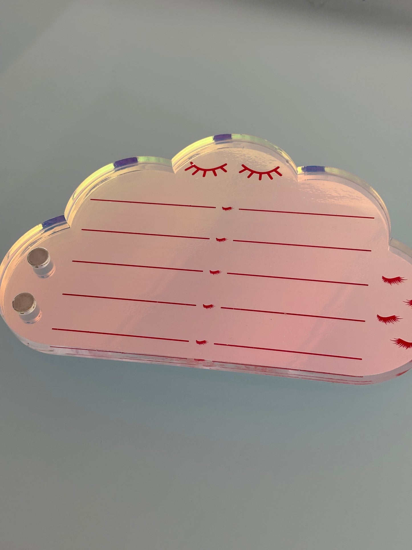 Lash tile with magnet